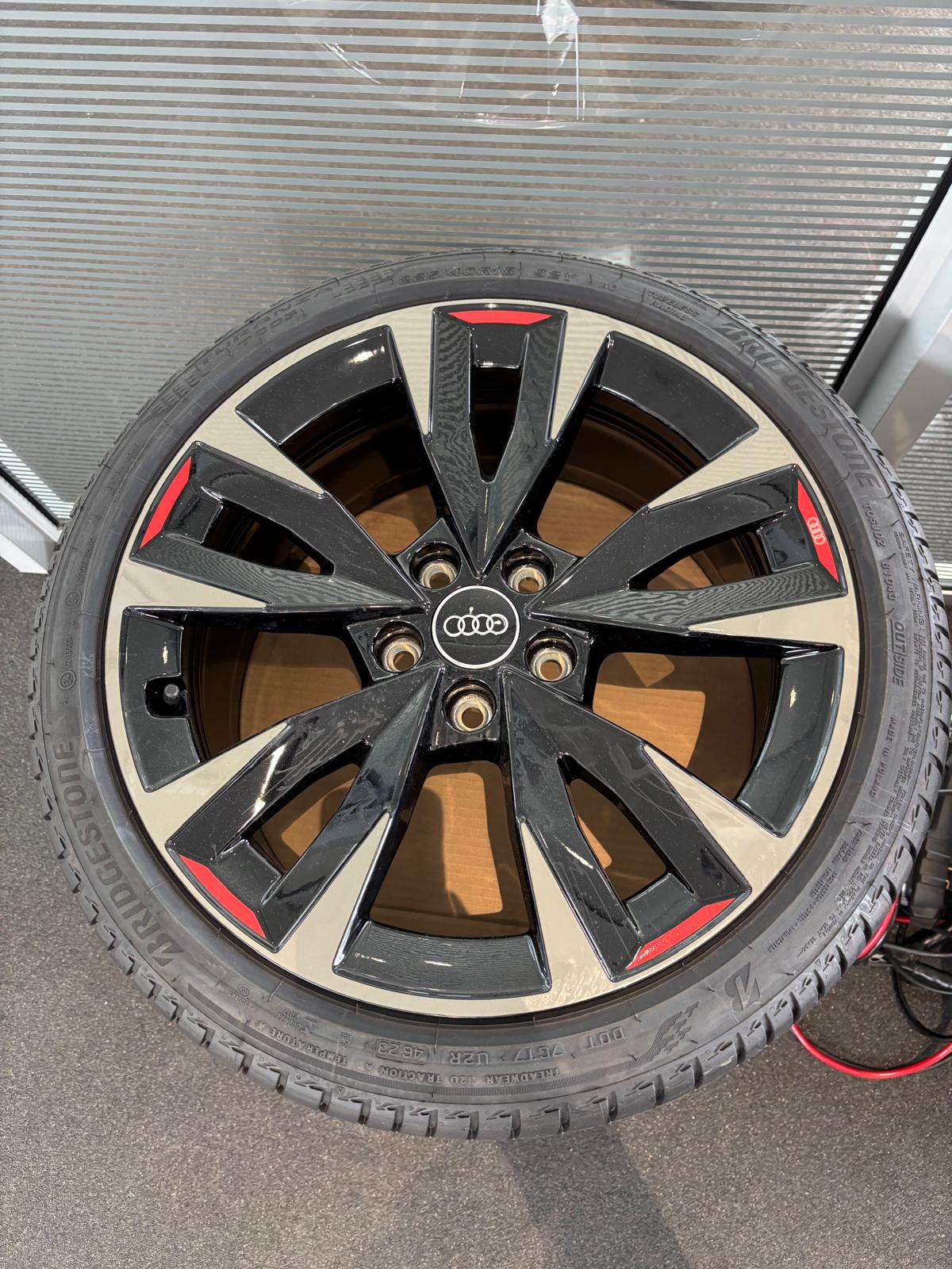Audi Original Komplettrad – 18 Zoll Acumen 5-V-Speichen-Design 