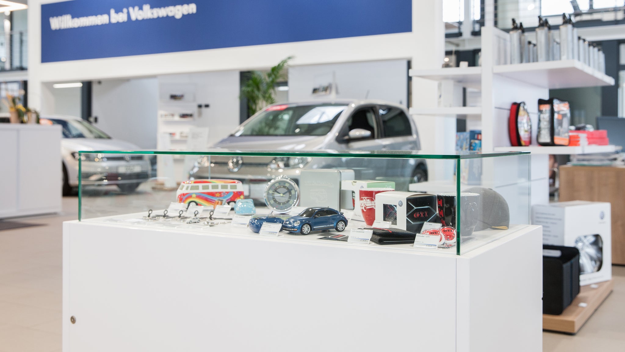 Volkswagen Original Zubehör Artikel im Online-Shop bei Autohaus Hoffmann. Jetzt Online das passende für sich oder für Ihren geliebten Volkswagen bestellen. 